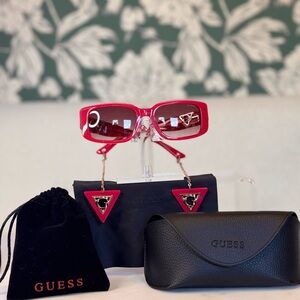 Guess VIRAL Red Women's Sunglasses with Removable Charms NWT & Dusties